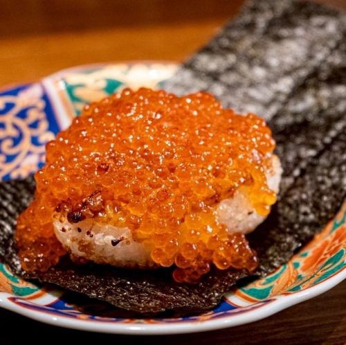 焼きおにぎり いくら掛け
