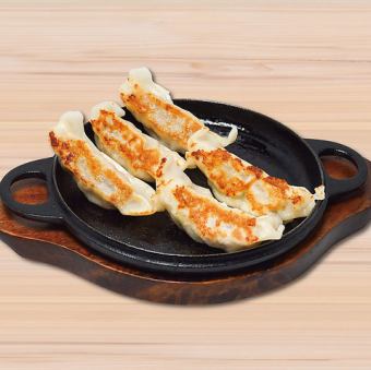 『つぼ八特製』焼餃子/鶏軟骨唐揚げ