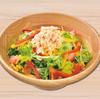蒸し鶏と9種の彩り野菜のつぼ八サラダ