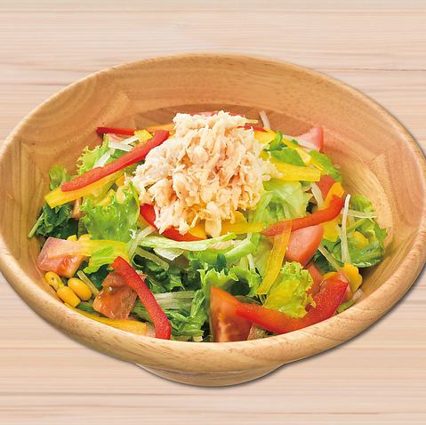 蒸し鶏と9種の彩り野菜のつぼ八サラダ