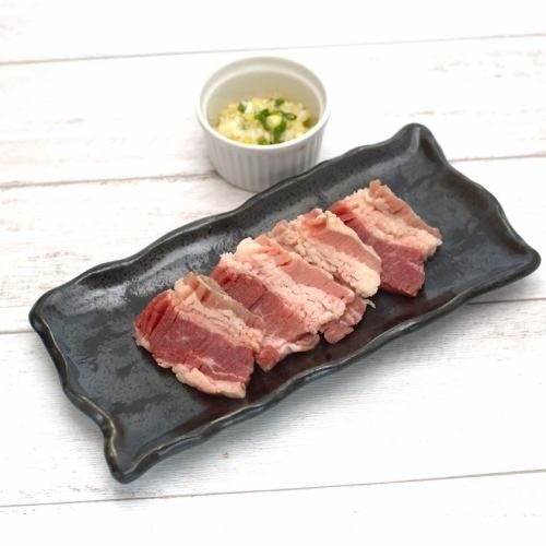 【牛カルビ(肉の旨みを愉しむなら)】牛ざぶとん[牛肩ロース] (タレ/ガリバタ)　各