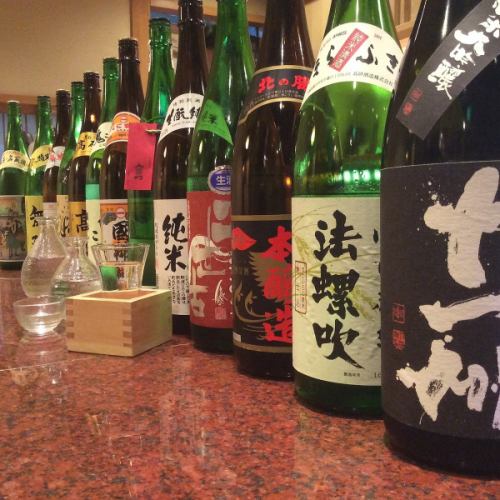 來自日本各地的清酒，包括精心挑選的北海道當地清酒