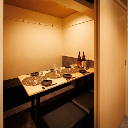 We have private rooms perfect for small groups! This private space is perfect for a drinking party with friends, where you can relax without worrying about those around you! The Japanese interior creates a relaxing atmosphere!