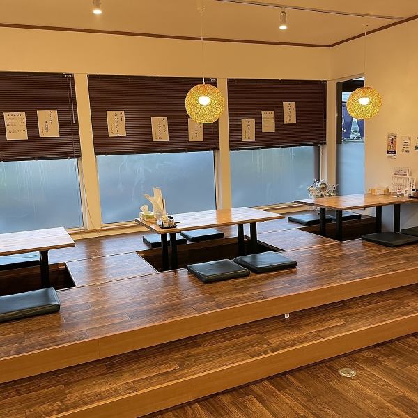 <Relax with a large group♪> Our restaurant offers sunken kotatsu seats where you can stretch your legs and relax.Adjacent seats can also be connected to accommodate large parties.In a Japanese-style space with a sense of privacy, we offer hospitality suited to a variety of occasions, such as family gatherings and company drinking parties.