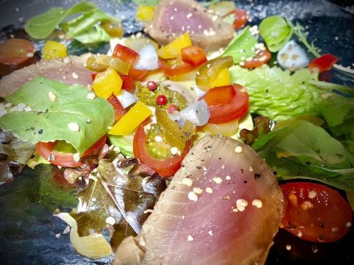 Rainbow colored salad with avocado and tuna