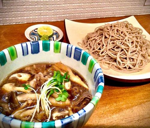 宇治鴨和炸茄子搭配碎山藥蕎麥麵