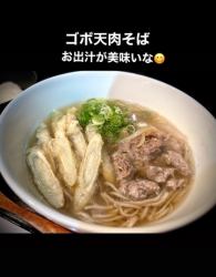 名物SOBAゴボ天肉そば