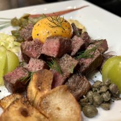 特色菜：法式牛臀肉韃靼牛排