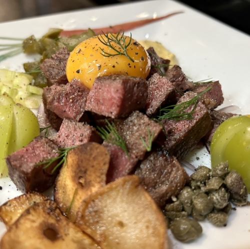 名物　牛ランプ肉タルタルステーキ　フランス風