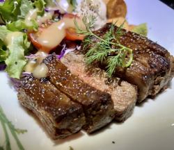 Don't underestimate Japanese restaurants; please try our various Western dishes as well.
