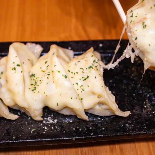 チーズ焼き餃子