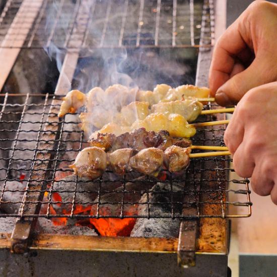 Authentic charcoal grilled by a general who has been trained for many years.Boasting yakitori is a must-have and an all-you-can-drink course