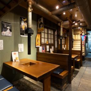 4名用の席×3卓、様々なお客様にご対応可能です!