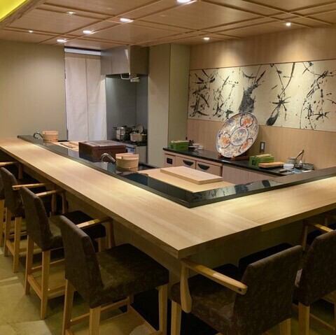 和テイストで落ち着く店内