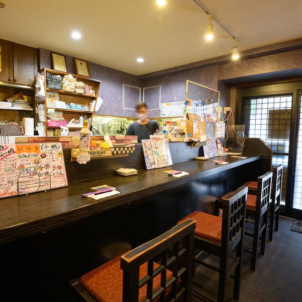 【カウンター席】当店はお1人様でのご来店大歓迎しております！1名様からご利用頂けるカウンターが全7席ございますのでお仕事終わりやちょっと1杯飲みたい気分の時に最適なお席です◎