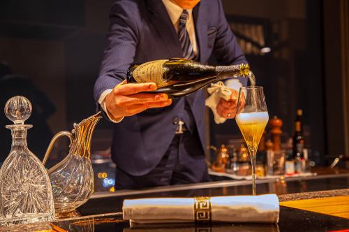 [More than 300 kinds of wine] Sommelier offers it considering compatibility with food