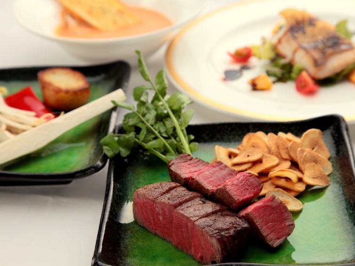 地上100mで優雅なランチを。使いやすい様々なコース有り