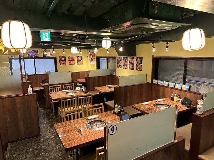 【프라이빗 공간】 바삭 마시기 · 평소 일 이용도 추천 ♪ ♪ 차분한 가게에서 손님을 환영 ♪ ♪ 넓은 공간은 시간이 천천히 흐르는 감각을 낳습니다 ♪ 데이트 때 천천히 이야기를하면서 당점 자랑 고기를 맛보시기 바랍니다!!