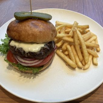 ■ Wagyu beef burger with gruyere cheese and truffle aioli