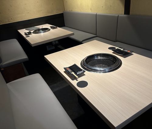 Spacious table seating