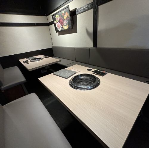 넓은 테이블 좌석