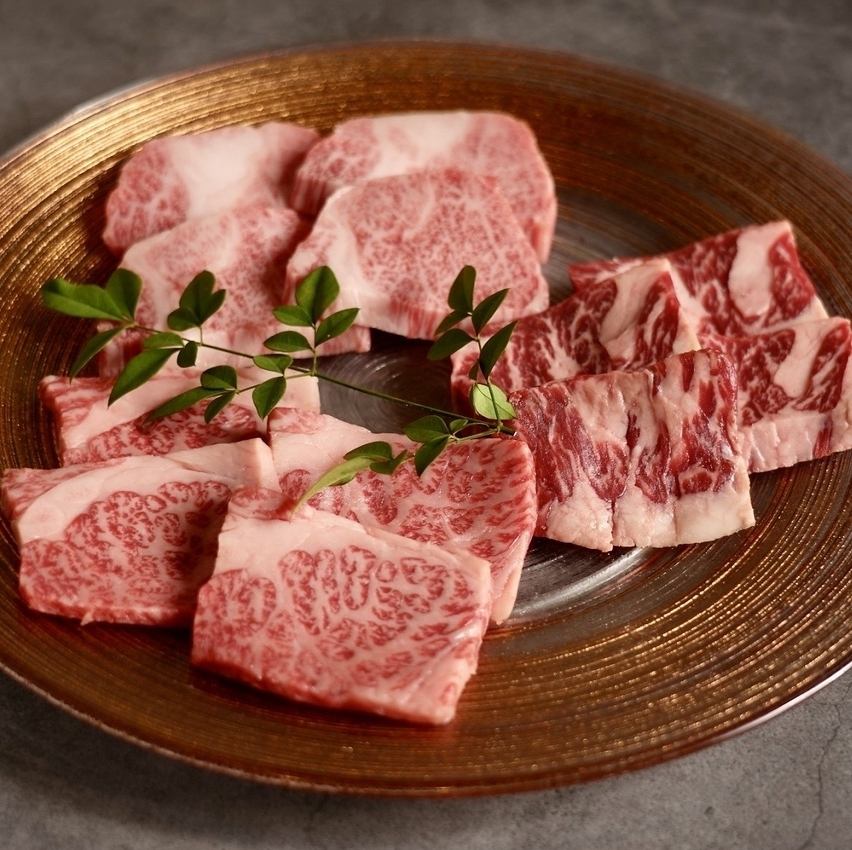 We source our A5 Wagyu female beef directly from meat wholesalers and offer it at reasonable prices!