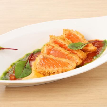 キングサーモンレアカツ オマール海老ソース