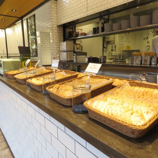  東京・広尾にある本店からお食事に合う人気のBURDDIGALAのパン