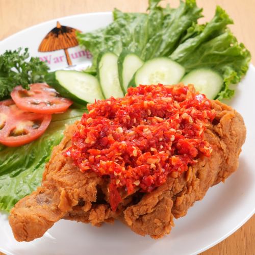 本場インドネシアから仕入れた調味料を使用した本場の味