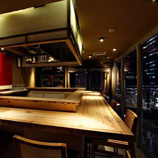 There are counter seats available.