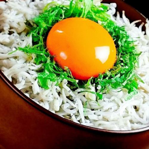 Egg rice with boiled whitebait