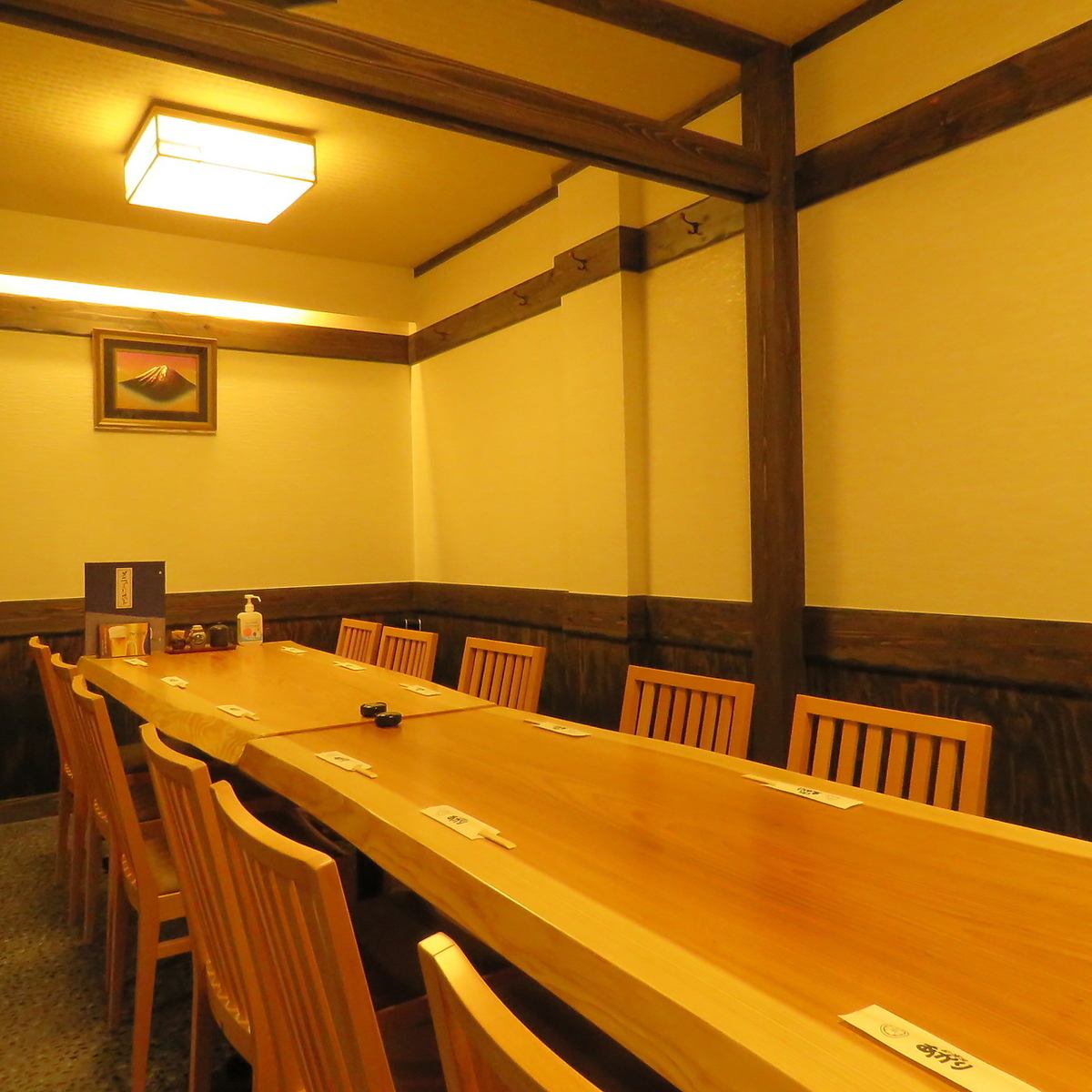 A famous store that moved to Hanazono Street.The completely private room at the back of the store is a special space.