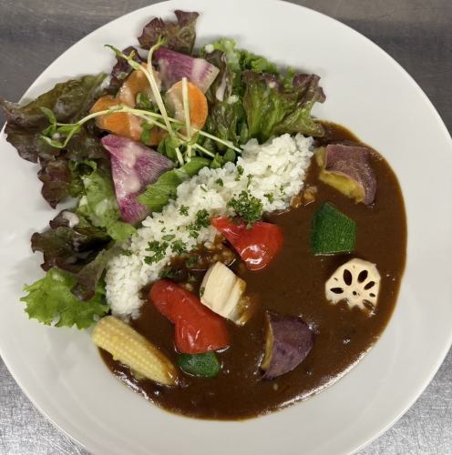 Lunch Menu☆ごろごろ野菜のカレー(サラダ・スープ付き)