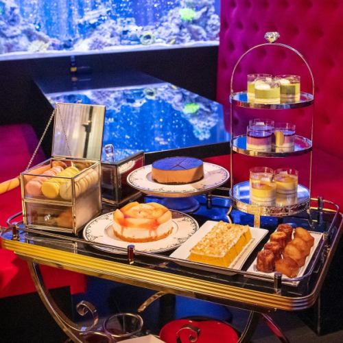 【 デザート：プリンセスワゴンサービス 】JeMareの非日常感は食後のデザートでも感じられます。