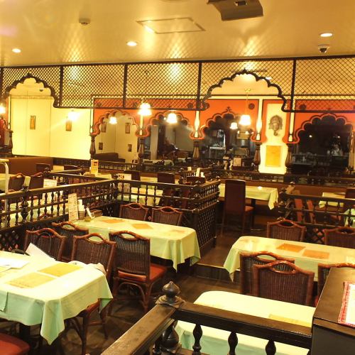 A stylish interior filled with the aroma of spices.Taste India with all five senses
