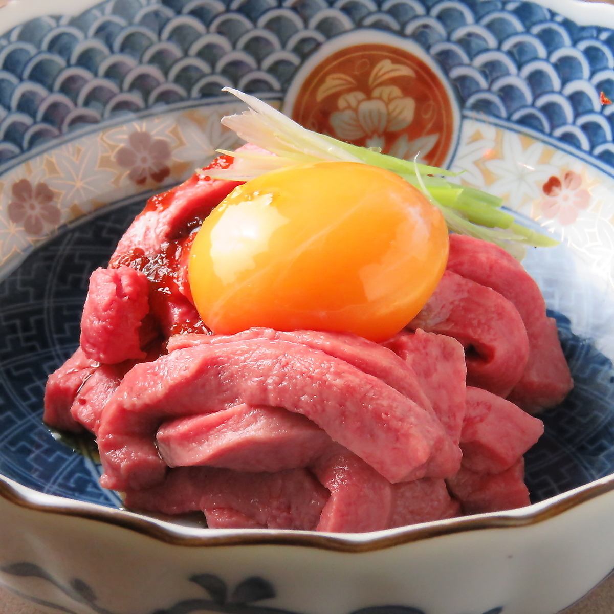 お肉料理を中心に串物や焼売などの幅広いメニューを取り揃え！