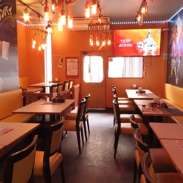 【宴会予約も承ります】最大30名様でご利用頂ける広さの当店♪大人数での宴会利用や食事にも対応可能です!店内は温かみある照明で、誰もがゆったり腰を据えて歓談できる空間に仕上げています。観光・出張で東京にお越しの団体様、近隣企業様の会社宴会、学生さんの打ち上げにもピッタリな食べ飲み放題コースもございます☆