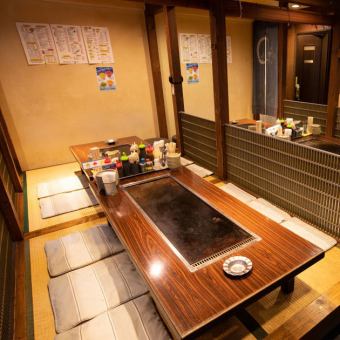 中央のお座敷席は6×2と4名様用のお席がございます♪