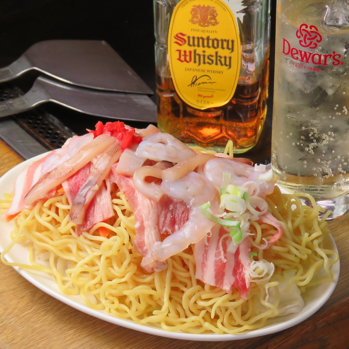 内装がおしゃれな店内で料理をご堪能下さい！