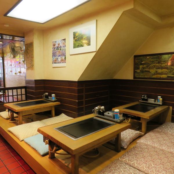 【昭和の曲が流れるノスタルジックな店内】店内には、懐かしい昭和の曲がBGMとして流れています♪料理を待つ間も、昔の思い出話に花を咲かせながら楽しくお過ごしください。昭和レトロな空間と音楽が、より一層食事の時間を特別なものにしてくれます。