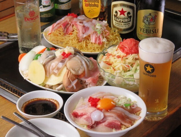 Enjoy a toast in the afternoon with freshly grilled okonomiyaki as your snack! Have a relaxing drink at Hyakka.