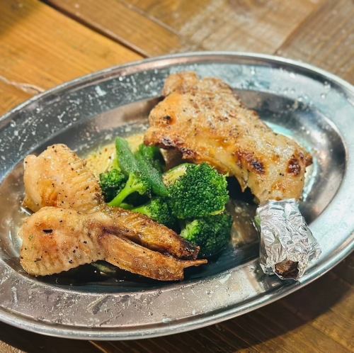 地鶏の骨付きもも焼き