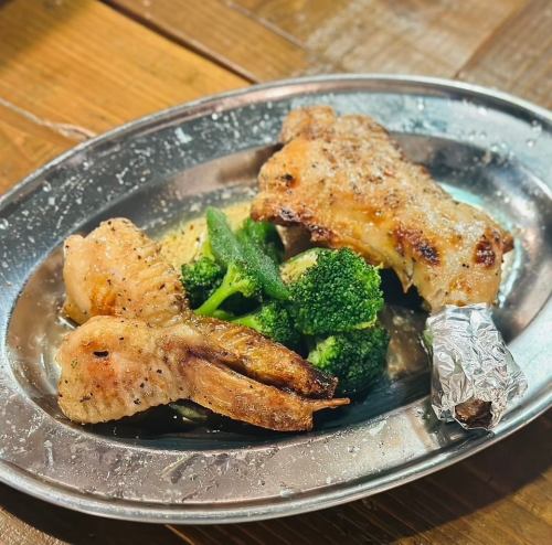 地鶏の骨付きもも焼き