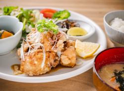 Fried chicken set meal made with carefully selected long-term raised chicken