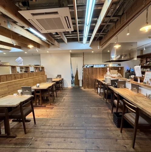 <p>The restaurant has counter and table seats where you can spend a relaxing time, and you can enjoy delicious, carefully selected dishes while having a relaxed conversation with friends and family! Spend a relaxing time and enjoy a wonderful dining experience that will satisfy both your body and mind.We look forward to seeing you all.</p>