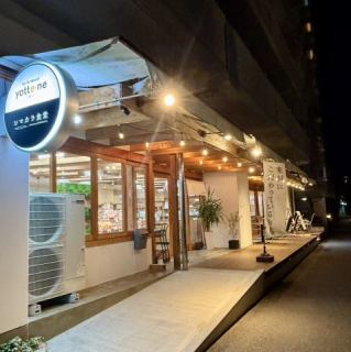 The warmth of the wood in the store will help you forget your busy everyday life.Shimakara Shokudo offers a wide range of dinner options, from nutritious set meals to ala carte dishes that go well with alcohol.Whether you're looking for a night where you want to eat a hearty meal or a night where you just want to have a drink, we look forward to welcoming you in a relaxing space that feels like home.