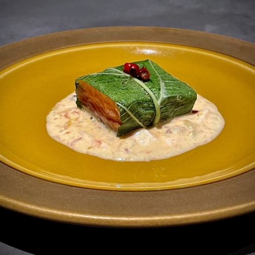 [Salmon Mi-Cuit Wrapped in Mulberry Leaves]