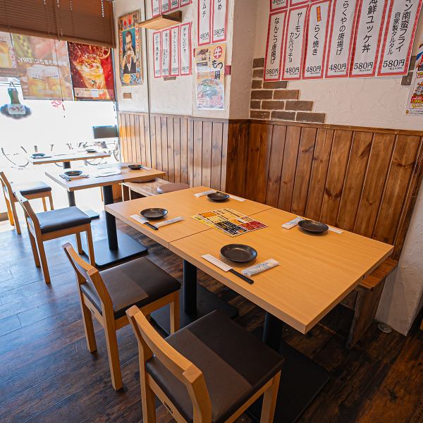 [Table seats] We have spacious and spacious seats where you can relax and enjoy your meal ◎ There are 2 tables for 4 people and 4 tables for 2 people. It is possible to use it with a large number of people!