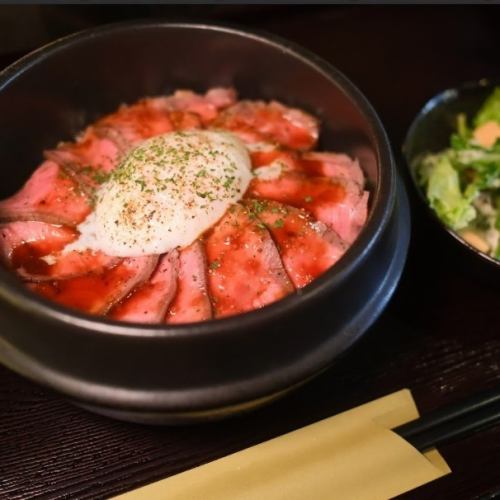 Meat lunch in a bowl or set meal