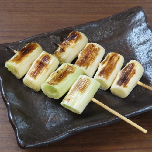 2 grilled leeks skewers